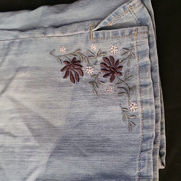 Jean capris - Picture 2 of 2